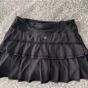 Lululeomon running skirt size 4.